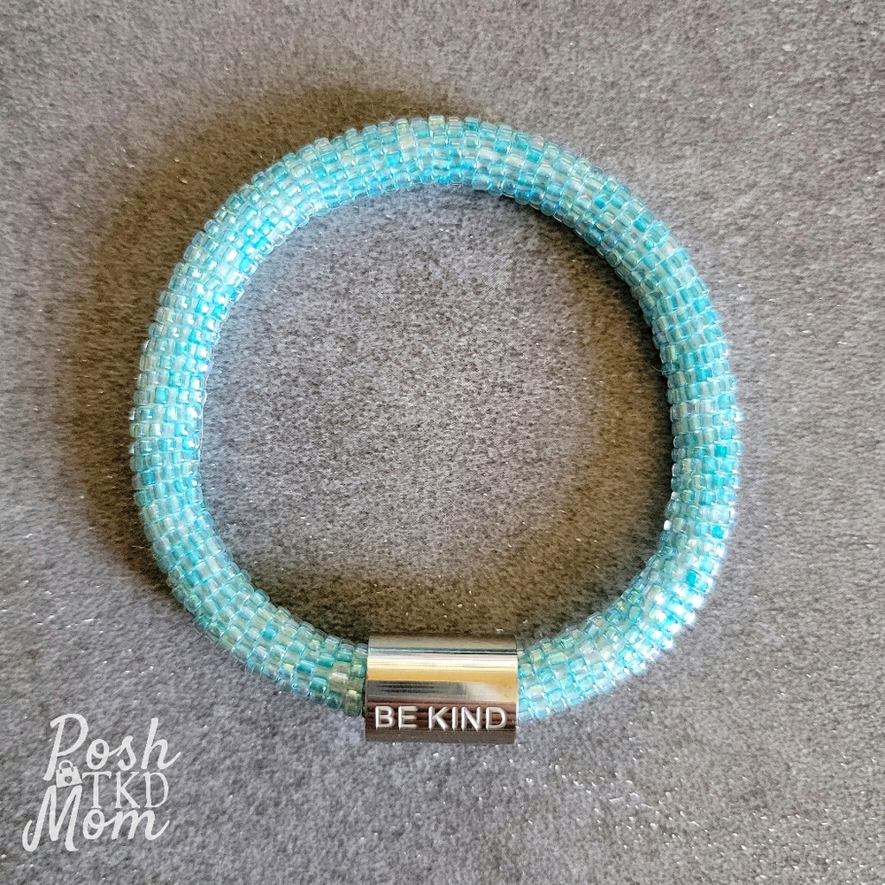 🔥☯️FINAL PRICE!!!☯️🔥 Be Kind Charm Glass Bead Bracelet (Blue) - EUC